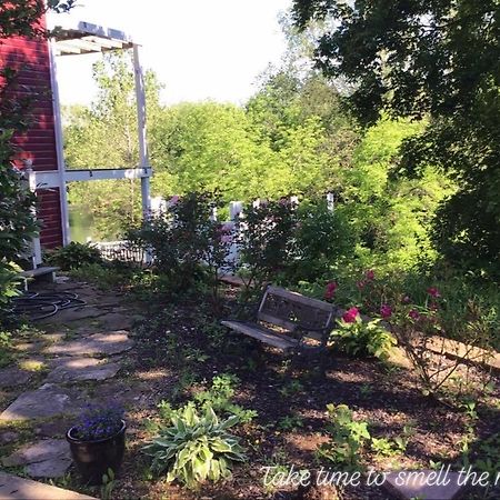 Plain & Fancy Bed & Breakfast Ironton Екстер'єр фото