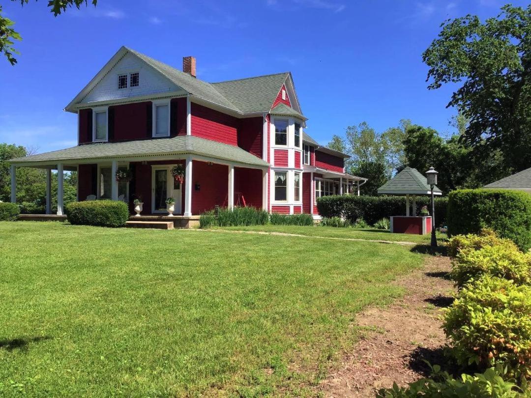 Plain & Fancy Bed & Breakfast Ironton Екстер'єр фото
