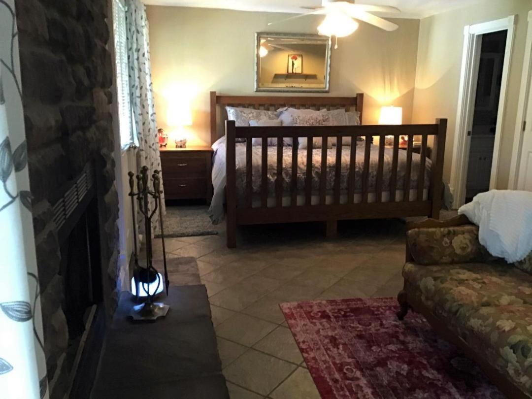 Plain & Fancy Bed & Breakfast Ironton Екстер'єр фото