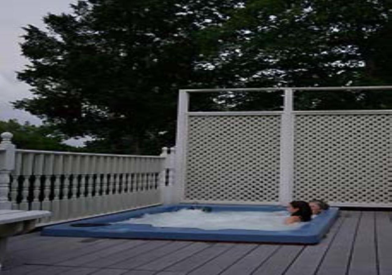 Plain & Fancy Bed & Breakfast Ironton Екстер'єр фото